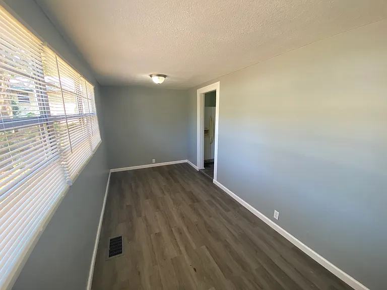 227 E Barnes Ave — Photo 9