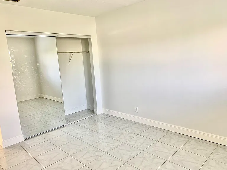 260 NW 19th St #27 — Photo 13