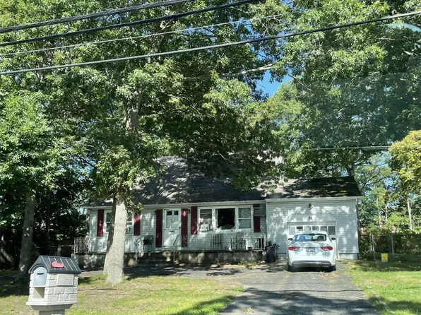 17 Francine Place, Shirley, NY 11967