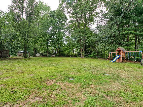 4th image of 30 Edgewood Ln