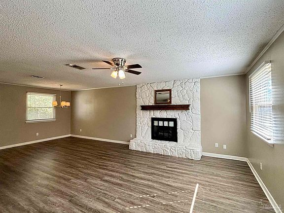3rd image of 2912 Breckenridge Dr