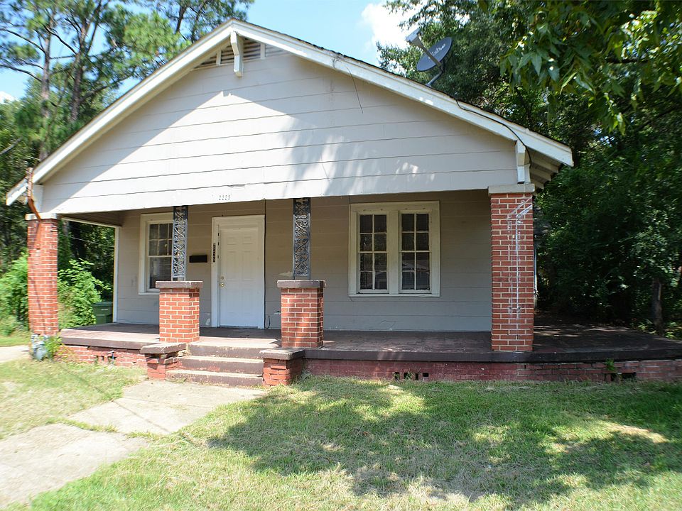 2225 E 3rd Street.