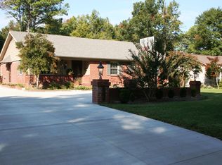 2117 Starlight Dr, Dyersburg, TN 38024