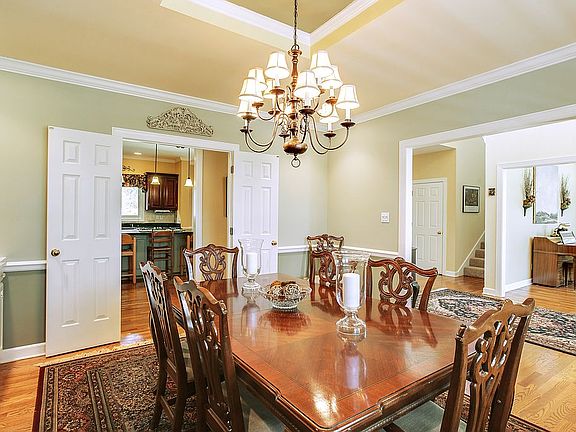 4th image of 209 Chapelwood Dr