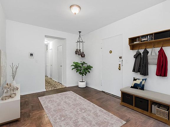 4th image of 2711 Henry Hudson Pkwy W APT 6D