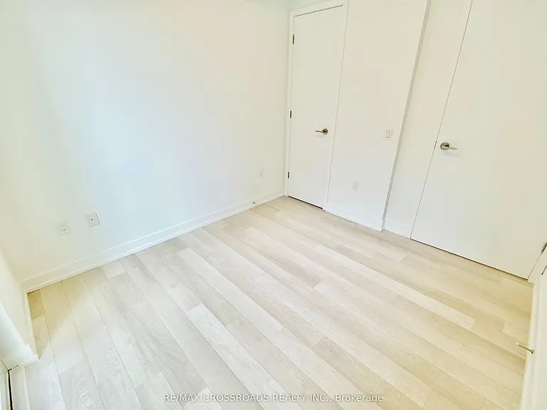 39 Roehampton Ave #905 — Photo 7