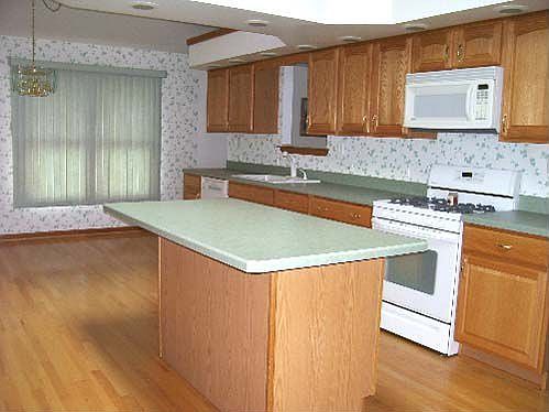 Wide Open Kitchen & Eating Area with Moveable Island