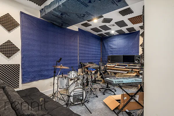 Rented by Rennit Inc. | media 11