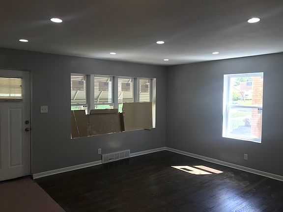 3rd image of 378 Paxton Ave