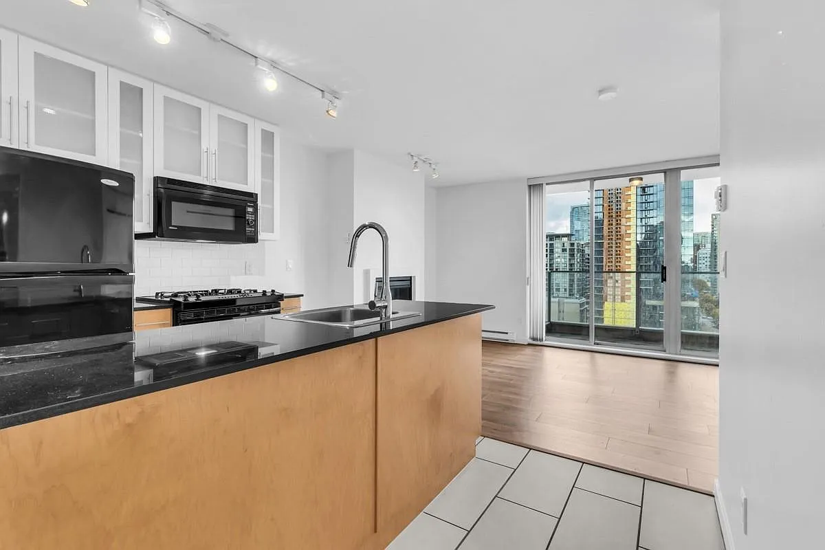 Studio, 401 sqft, $2,095 — Photo 1