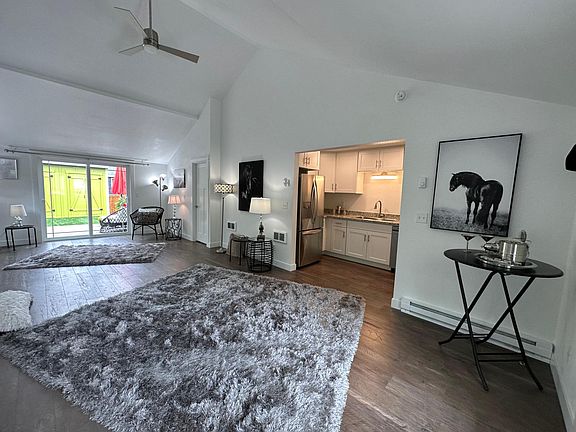 4th image of 4502 15th Ave SE Studio A