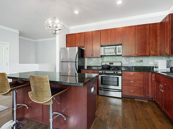 3rd image of 2065 N Kedzie Ave #104
