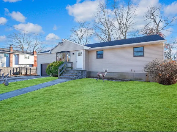 260 west 5th Street, West Islip, NY 11795