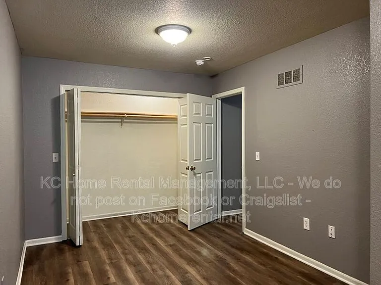 1003 S Hocker Ave — Photo 15