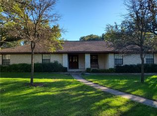 1 Country Dr, Round Rock, TX 78664