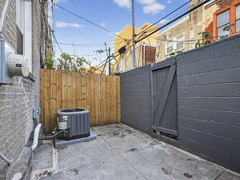 1333 S Newkirk St — Photo 15