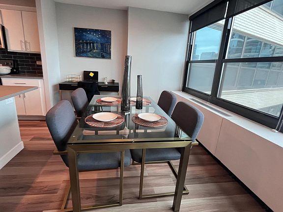 5th image of 1110 S Michigan Ave #1