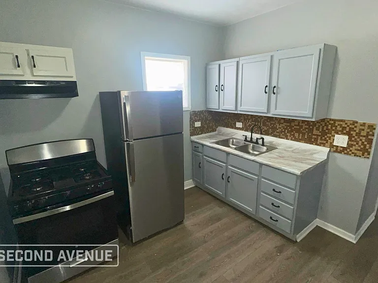 7555 S Prairie Ave — Photo 3