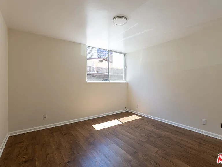 1233 Barry Ave #101 — Photo 13