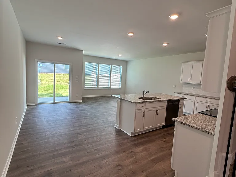 1256 Evelynnview Ln — Photo 2