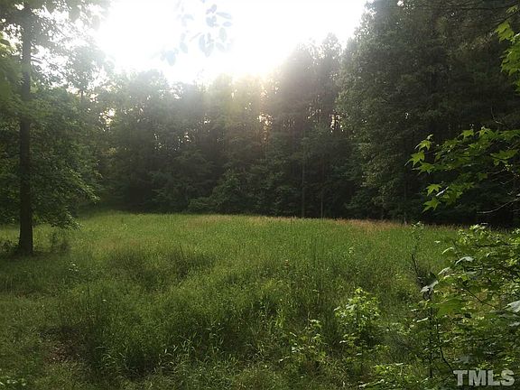 5th image of 725 Wooded Lake Dr