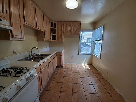 4th image of 1428 Gordon St #2