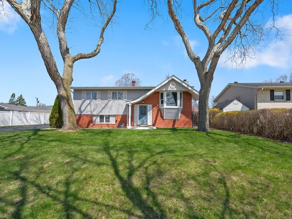 516 E Turner Ave, Roselle, IL 60172