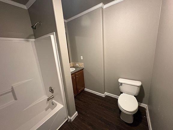 5th image of 3501 SE 21st Ave #400