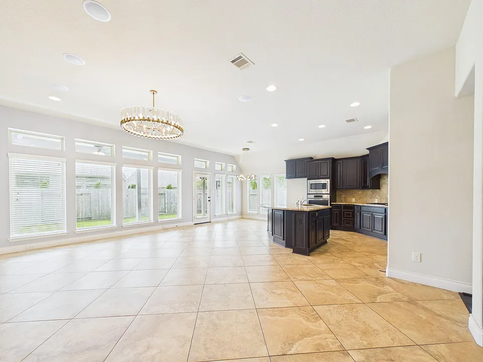 2807 Naples Park Ln