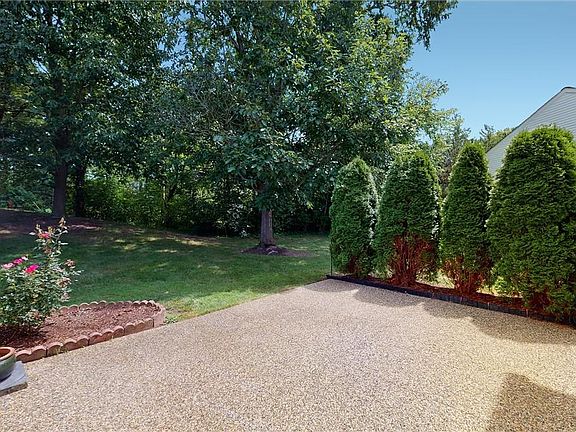 2nd image of 76 Kensington Ct