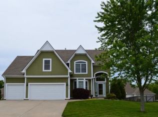 2712 SW Monarch Ct, Lees Summit, MO 64082