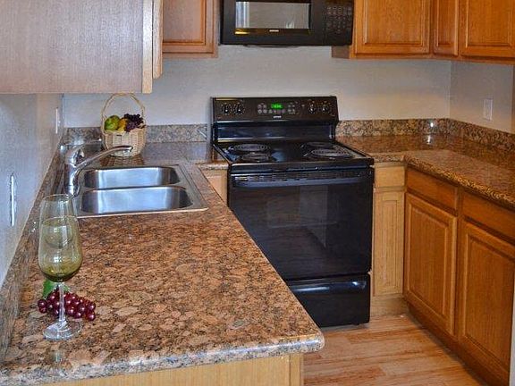 5th image of 3114 Crescent Ave APT 33