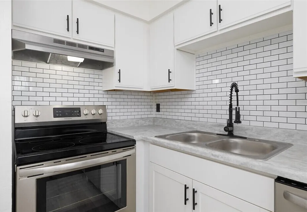 2 bed, 1.0 bath, 770 sqft, $1,550 — Photo 1