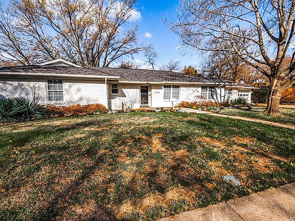 2nd image of 1823 Post Oak Dr