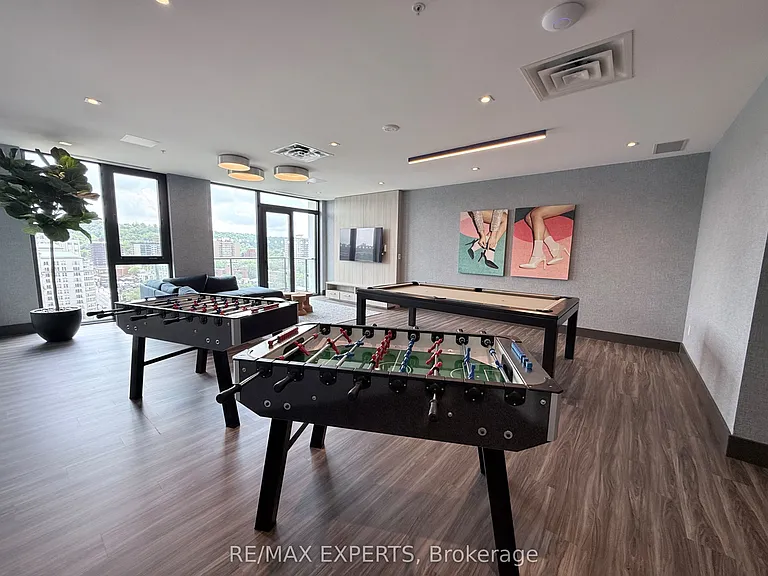 75 James St S #623 — Photo 18