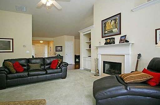 3rd image of 971 Fairmont Park Dr