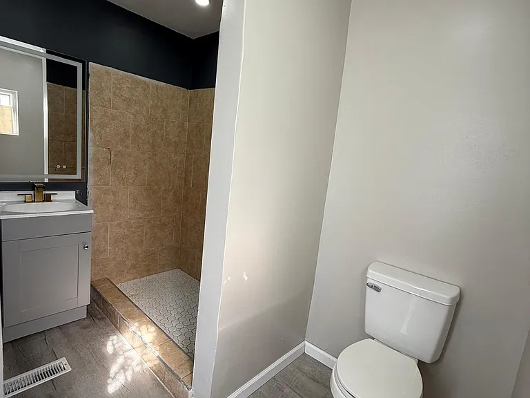 135 Peach St — Photo 5