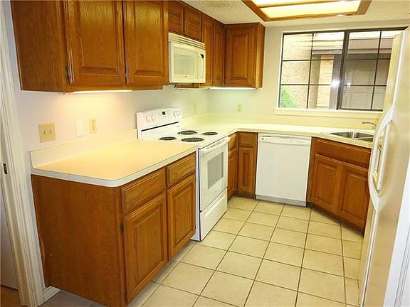 5th image of 11310 Spicewood Club Dr APT 6