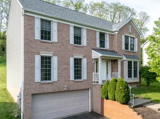 1056 Lakemont Dr, Bridgeville, PA