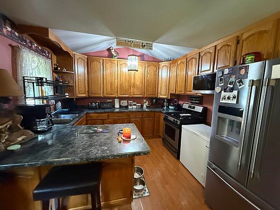 2nd image of 882 Taylor Ln