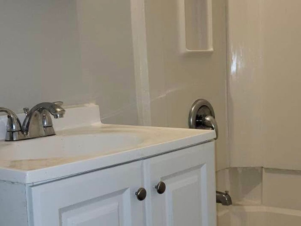 1st image of 187 Crown St #1