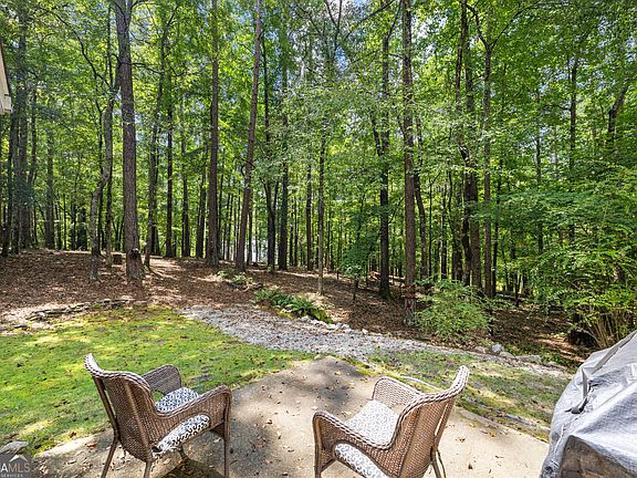 3rd image of 39 Village Pointe Dr