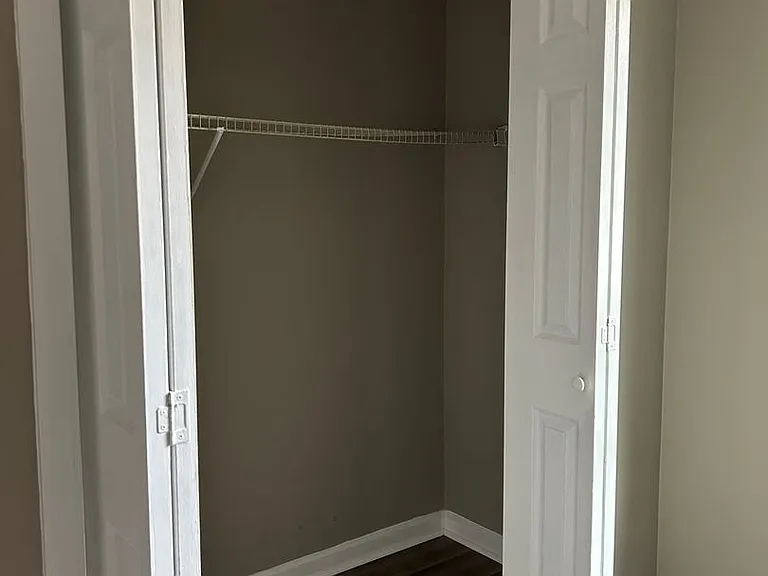 200 E Oak Street — Photo 9