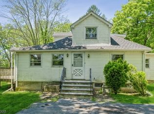 27 Davis Rd, Sparta, NJ 07871