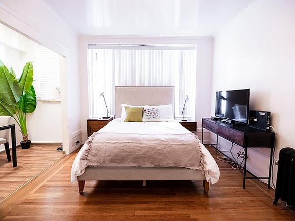 3rd image of 721 Bush St APT 203