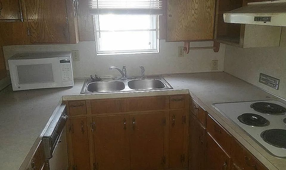 1st image of 302 Kernohan St