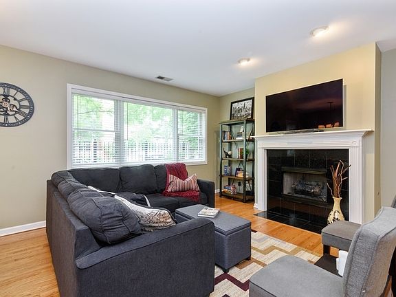 2nd image of 4149 N Kenmore Ave APT 1N