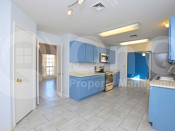 3rd image of 5811 W Saragosa St