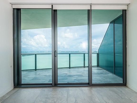 4th image of 460 NE 28th St Floor 26