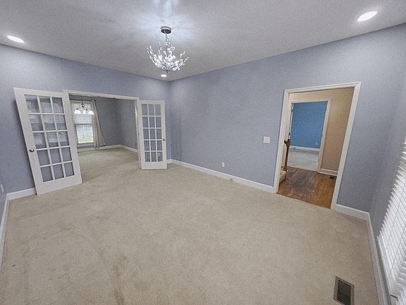 Bright Living Room in Quiet Old Hickory Neighborhood
